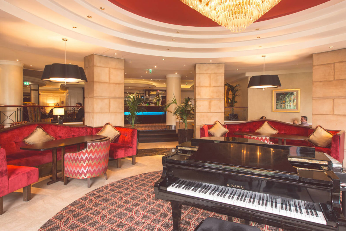 the-piano-lounge-belfast-bars-belfast-restaurants-europa-hotel